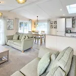 The Yorkshire Burrow With Hot Tub 度假居