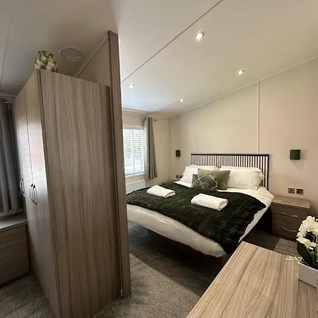 The Yorkshire Burrow With Hot Tub *